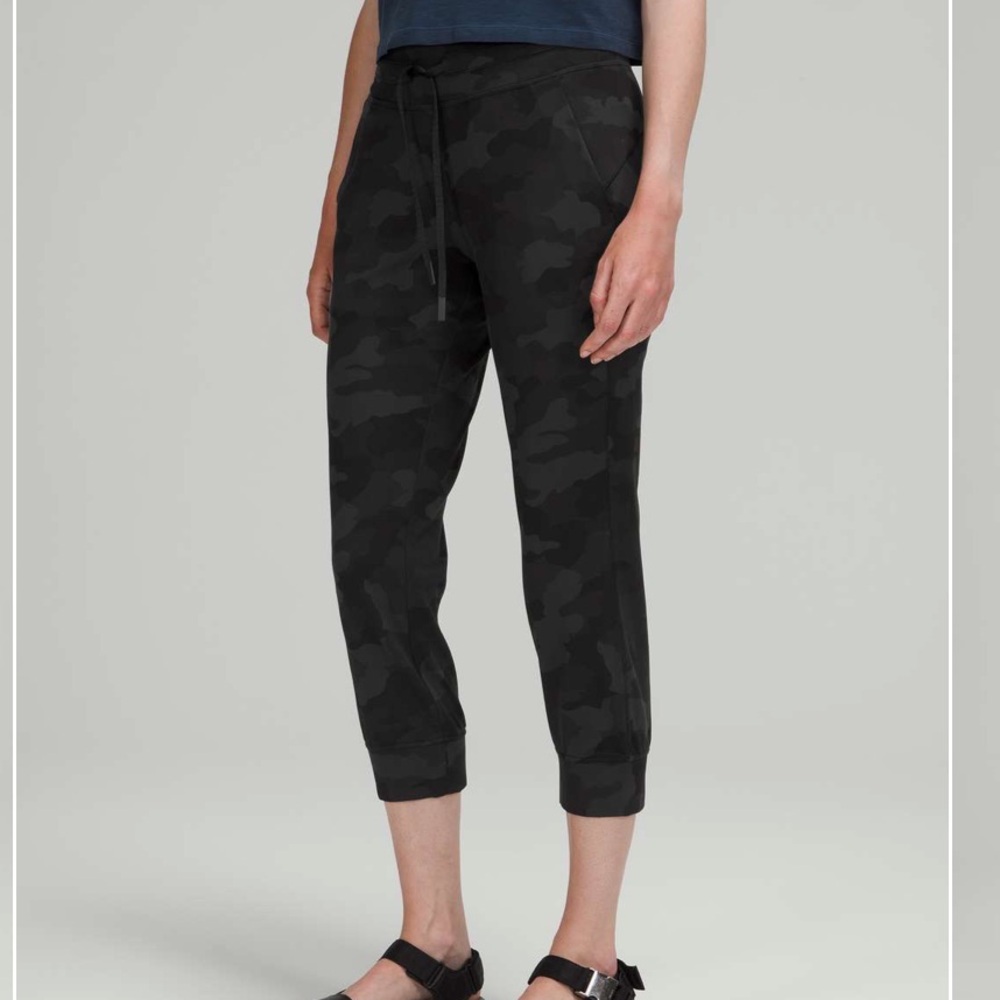 Lululemon Ready To Rulu Jogger Crop in Heritage 365 Camo Deep Coal Multi